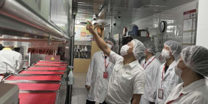 海底捞火锅汉中一店举办食品安全开放日，透明化后厨展现高标准管理